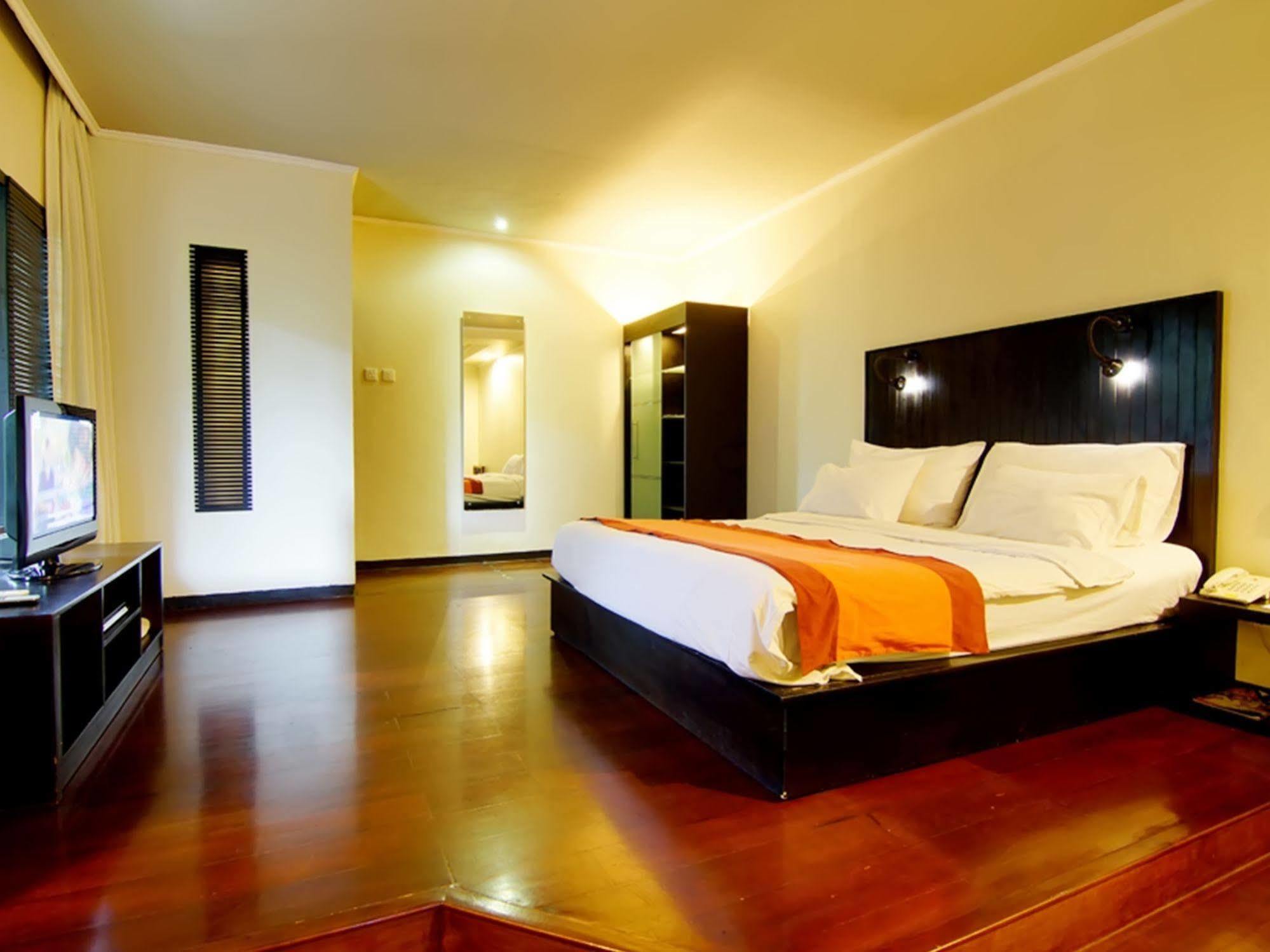 The Yani Hotel Bali Pesanggaran Exterior foto